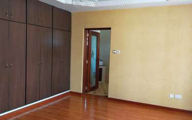 6 bedroom house for rent in Nyari