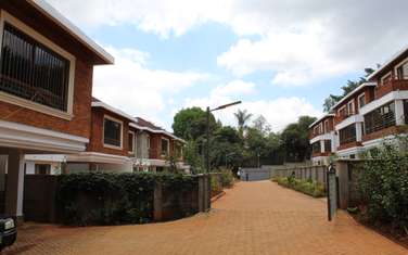 5 Bed Townhouse with En Suite in Kyuna