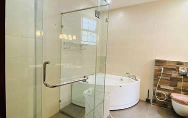 4 Bed Apartment with En Suite in General Mathenge