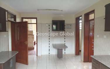 5 Bed House with En Suite in Nyari