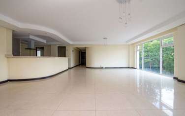  3 Bed Apartment with Swimming Pool in Riverside