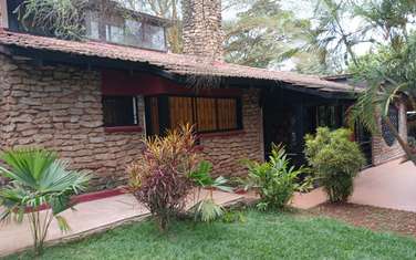 4 Bed House with Swimming Pool at Lakeview
