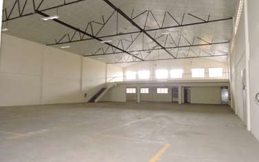 10,000 ft² Warehouse with Parking at Maasai Road