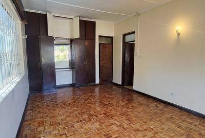 Serviced 3 Bed Apartment with En Suite in Kilimani - 4
