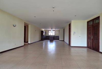 3 Bed Apartment with En Suite in Riverside - 2