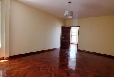 5 Bed Townhouse with En Suite at Lavington - 2