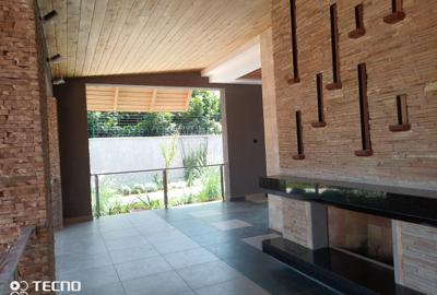 5 Bed House with En Suite at Benin Dr - 4