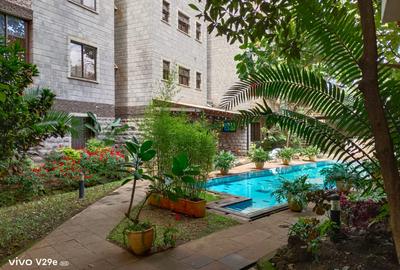 Serviced 2 Bed Apartment with En Suite at Near Sarit Centre - 4