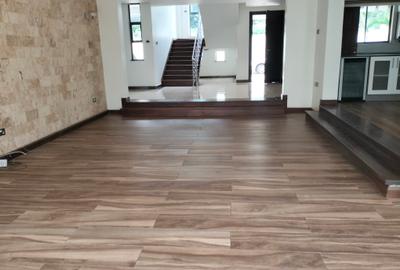 5 Bed Townhouse with En Suite in Lavington - 4