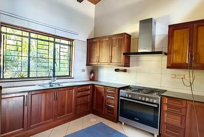 5 Bed Villa with En Suite in Lake View - 3