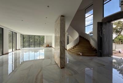5 Bed Villa with En Suite in Nyari - 3