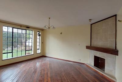 5 Bed Townhouse with En Suite in Lavington - 2