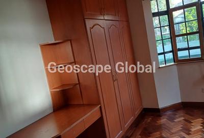 5 Bed House with En Suite in Runda - 4