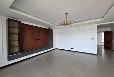 3 Bed Apartment with En Suite in Riverside - 3