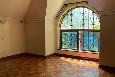 6 Bed Townhouse with En Suite at Near State House Road - 4