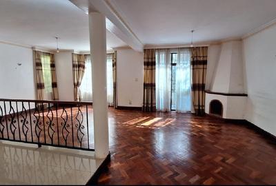 4 Bed Villa with En Suite in Lavington - 2