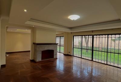 5 Bed Townhouse with En Suite in Lavington - 2