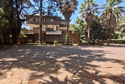 300 m² Commercial Property with Service Charge Included in Rhapta Road - 2