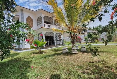 4 Bed House with En Suite at Links Road