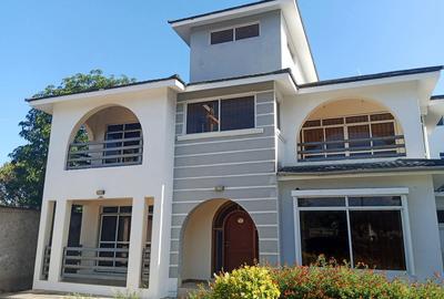 4 Bed Villa with En Suite at Nyali Mombasa - 2