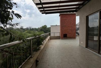 5 Bed Townhouse with En Suite in Lavington - 3