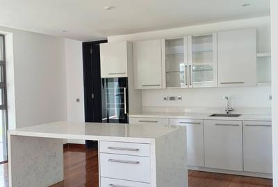 5 Bed Townhouse with En Suite in Karen Hardy - 3