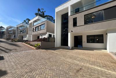 5 Bed Townhouse with En Suite in Spring Valley - 3