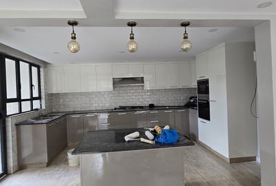 3 Bed Apartment with En Suite in Lavington - 2