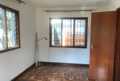 4 Bed Townhouse with En Suite in Kilimani - 2