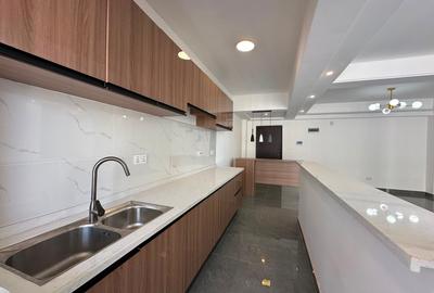 2 Bed Apartment with En Suite at Riverside Square - 4