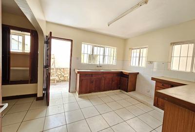 4 Bed Townhouse with En Suite in Spring Valley - 2