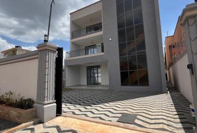 4 Bed House with En Suite at Membley - 2