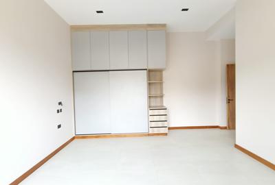 4 Bed House with En Suite in Loresho - 2