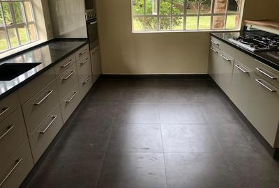 3 Bed House with En Suite in Ridgeways - 4