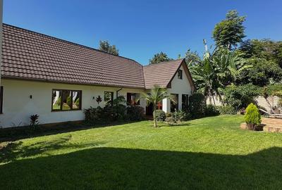 7 Bed House with En Suite in Ridgeways - 3