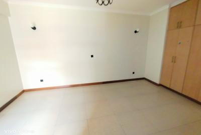 4 Bed Apartment with En Suite at Facing Statehouse - 2