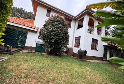 4 Bed House with En Suite in Lavington