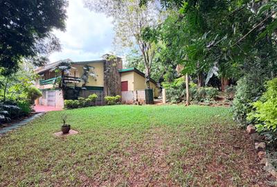 5 Bed House with En Suite in Lavington - 2