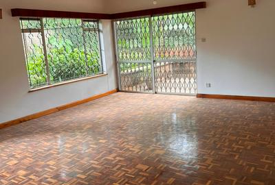 4 Bed Townhouse with Garden in Lavington - 2