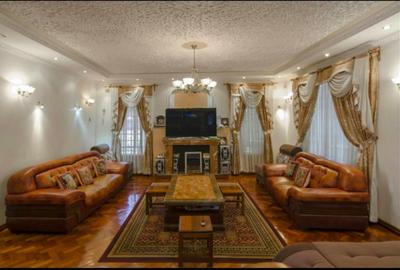 5 Bed House with En Suite in Runda - 3
