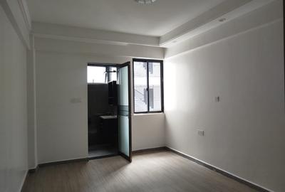 3 Bed Apartment with En Suite in Riverside - 2