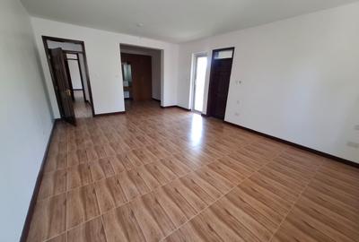 5 Bed House with En Suite in Lavington - 2