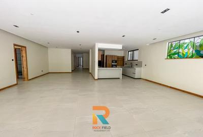 4 Bed Apartment with En Suite in Spring Valley - 2