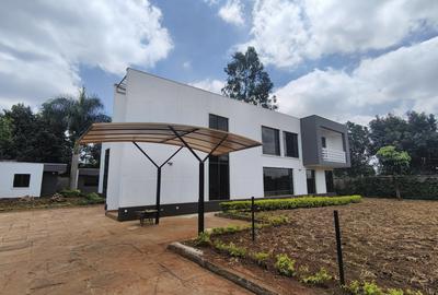 5 Bed House with En Suite in Runda