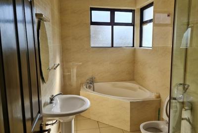 3 Bed Apartment with En Suite in Lavington