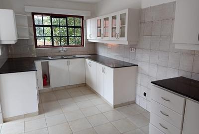 3 Bed House with En Suite in Runda