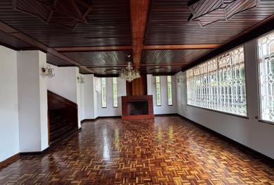 5 Bed House with En Suite in Runda