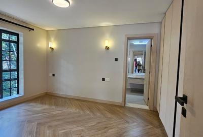 5 Bed Townhouse with En Suite in Lavington - 4