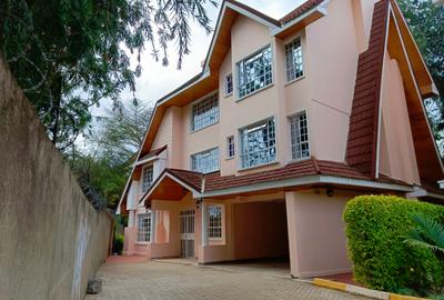 6 Bed Villa with En Suite in Lavington