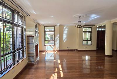 5 Bed Townhouse with En Suite in Lavington - 4